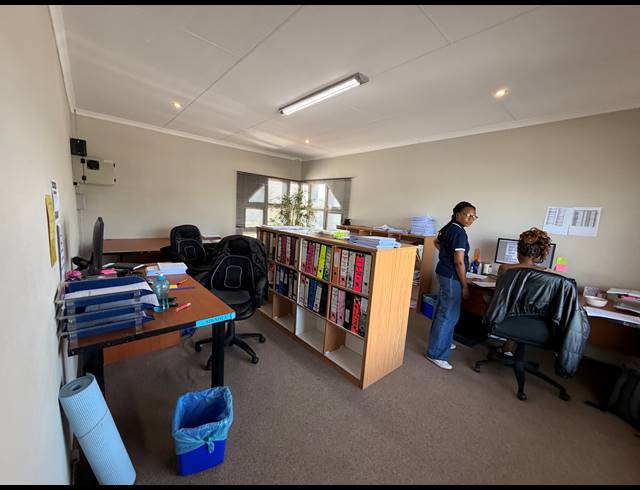 200M² OFFICE TO LET IN FARRAR PARK